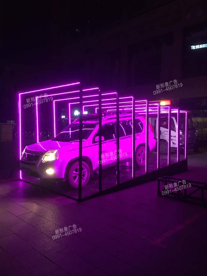 商場(chǎng)周年慶，車(chē)展展示臺
